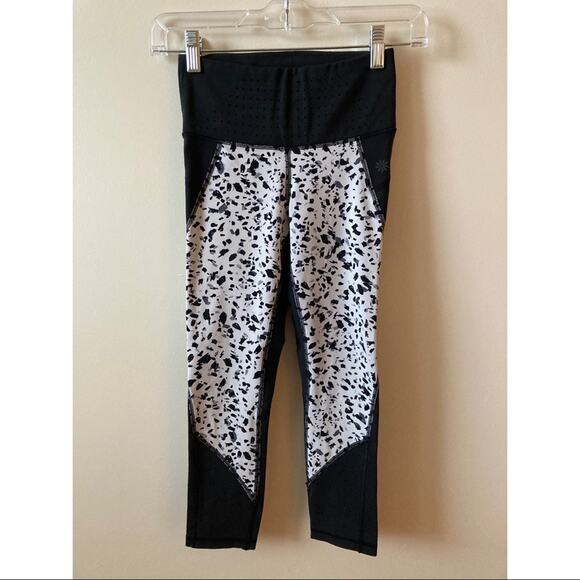 Athleta Pants - Athleta Leggings XXS Printed Stealth TruCool Capri Black White